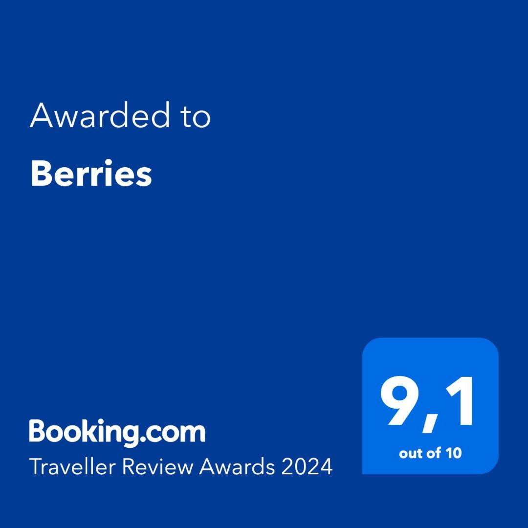 Berries Luxury Apartments Nea Moudania Extérieur photo